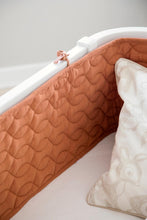 Last inn bildet i Galleri-visningsprogrammet, Sebra Quilted Baby Bumper
